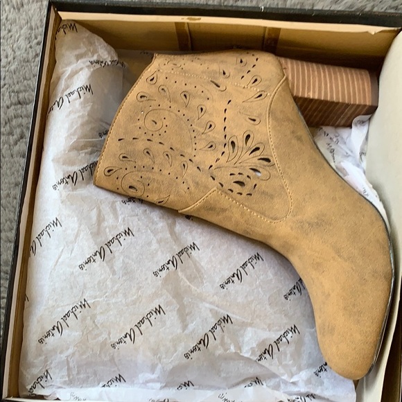 Michael Antonio Wheat color boots size 9 - Picture 7 of 10